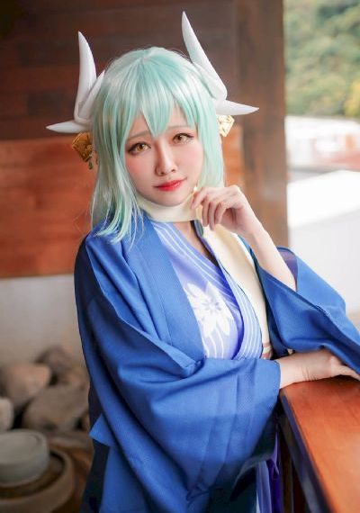 被男人吃奶很爽的毛片两男一女_720BD在线观看