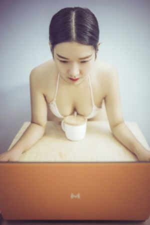 狠狠色做五月深爱婷婷_DVD完整视频观看