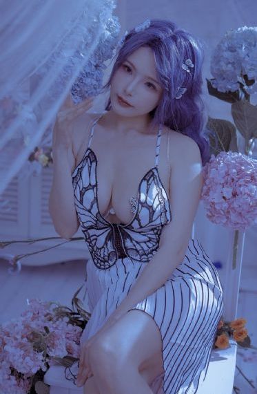 美女一丝不佳一级毛片香蕉_720高清完整版